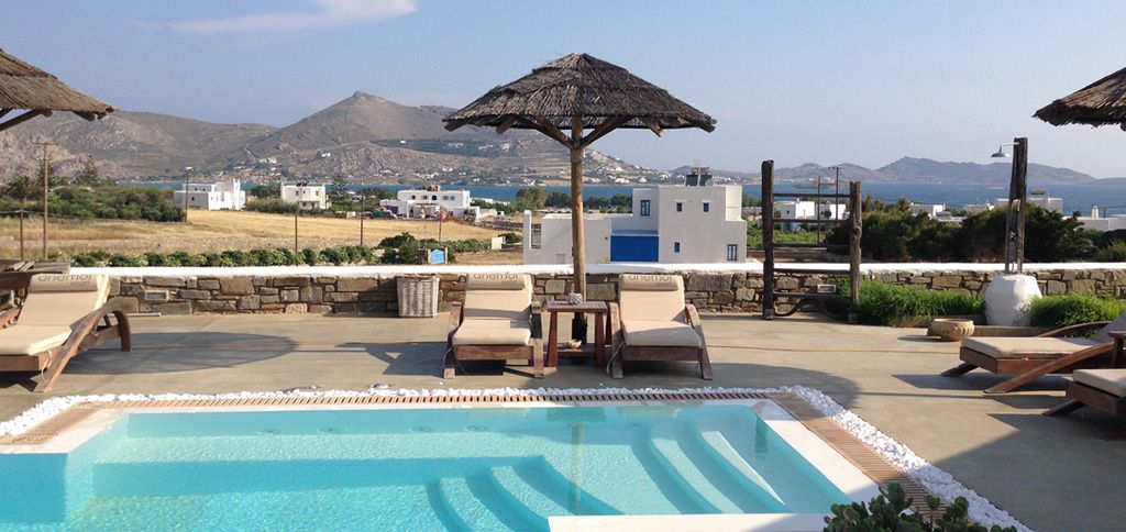 Pool & Bar
